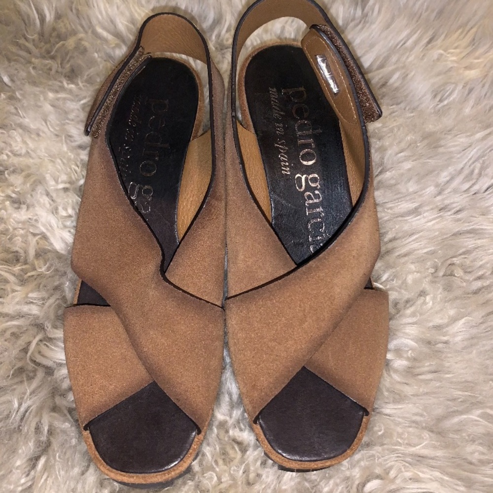 NWOT PEDRO GARCIA CRISS-CROSS WEDGE